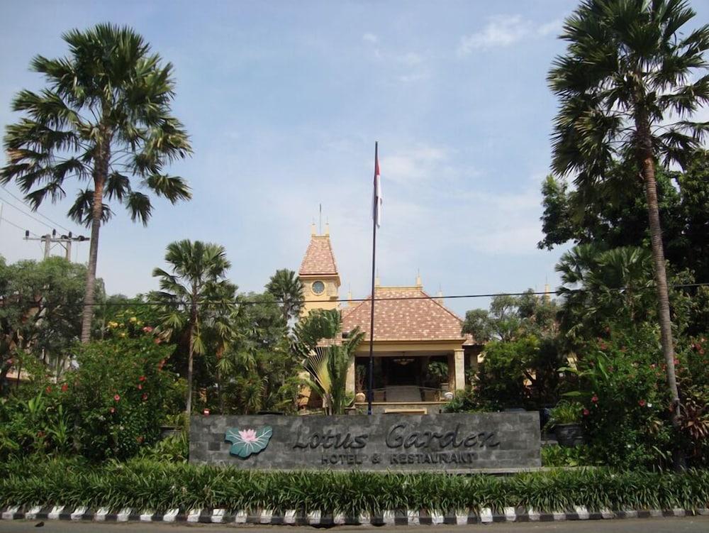 Lotus Garden Hotel Kediri  Exterior foto
