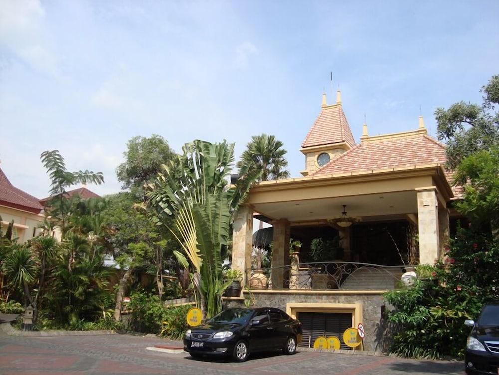 Lotus Garden Hotel Kediri  Exterior foto