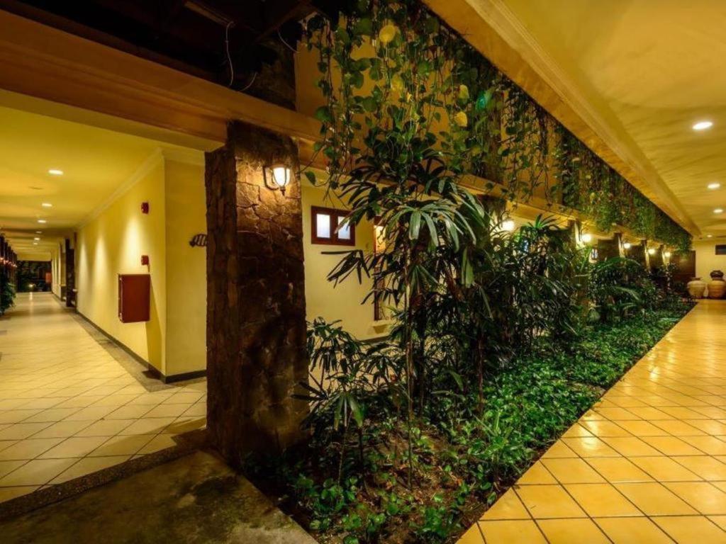 Lotus Garden Hotel Kediri  Exterior foto