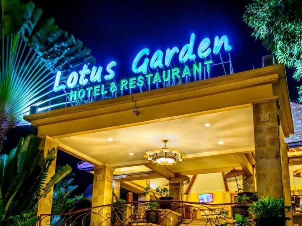 Lotus Garden Hotel Kediri  Exterior foto