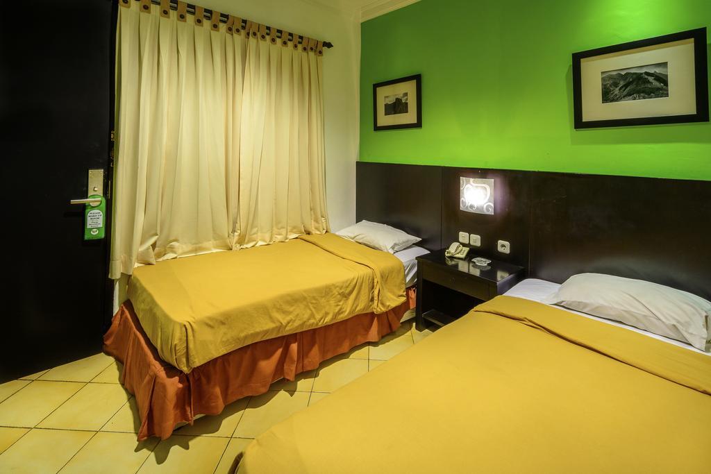 Lotus Garden Hotel Kediri  Exterior foto