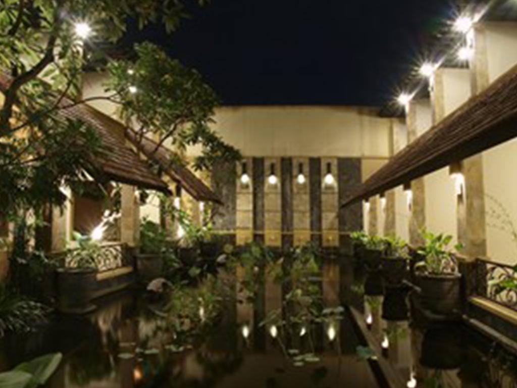 Lotus Garden Hotel Kediri  Exterior foto