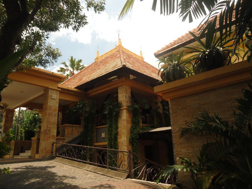 Lotus Garden Hotel Kediri  Exterior foto