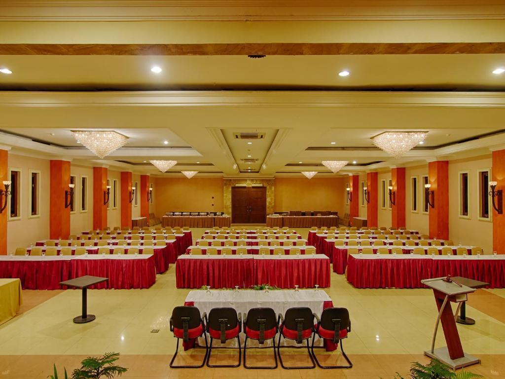 Lotus Garden Hotel Kediri  Exterior foto