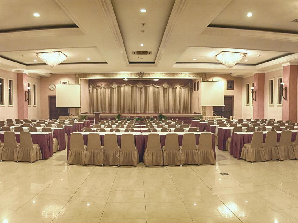 Lotus Garden Hotel Kediri  Exterior foto