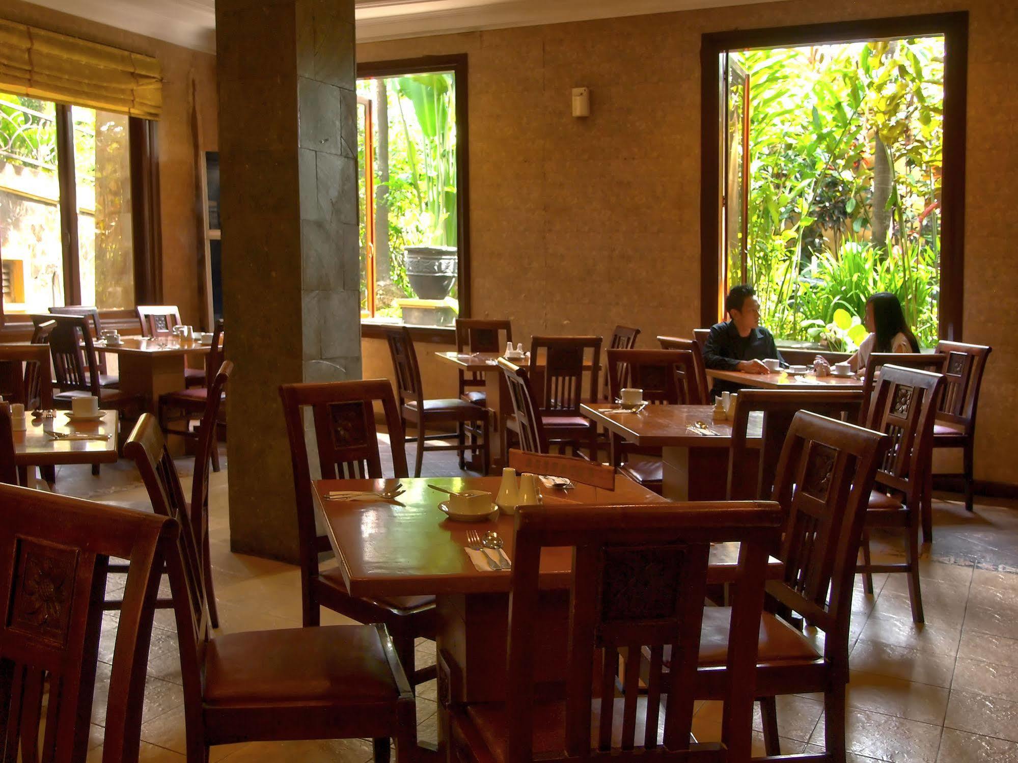 Lotus Garden Hotel Kediri  Exterior foto