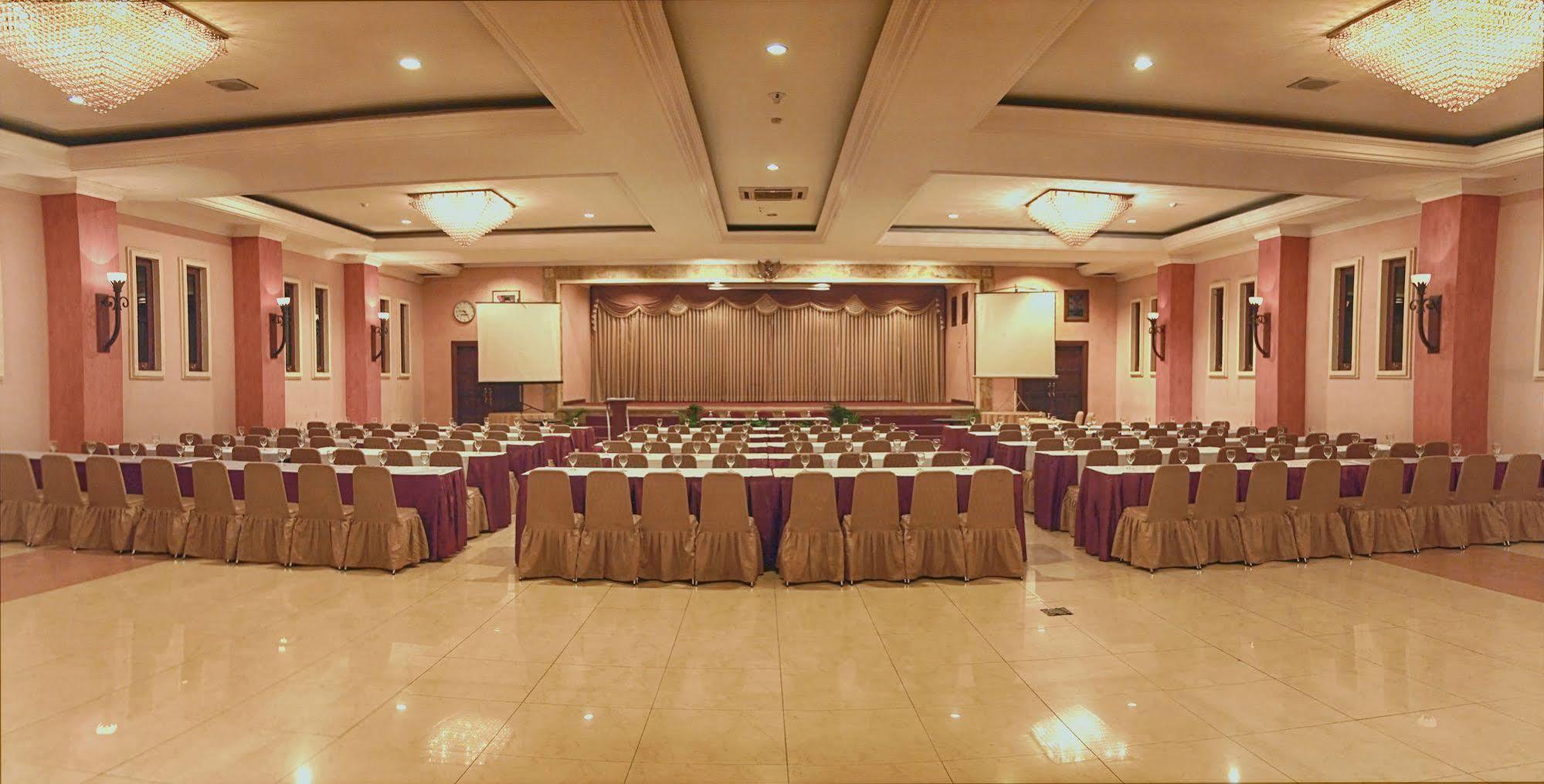 Lotus Garden Hotel Kediri  Exterior foto