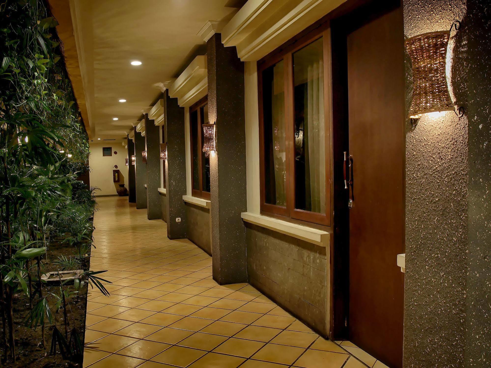 Lotus Garden Hotel Kediri  Exterior foto