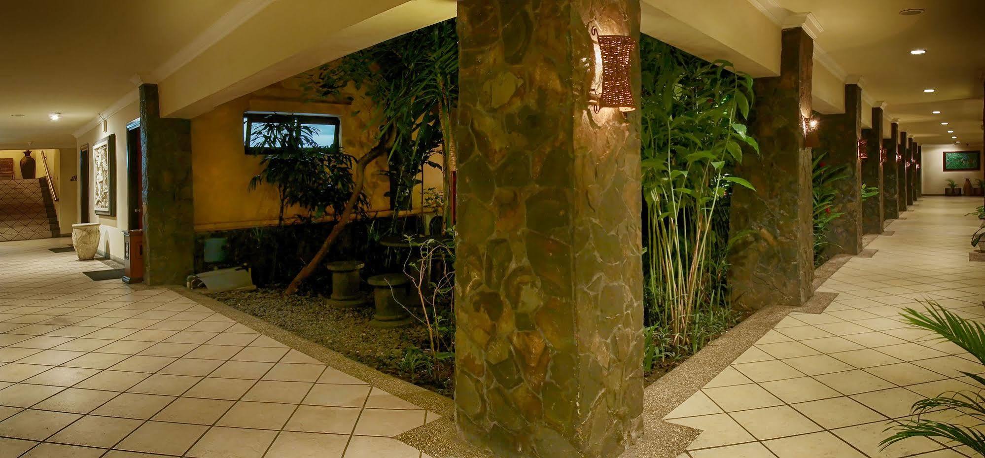 Lotus Garden Hotel Kediri  Exterior foto